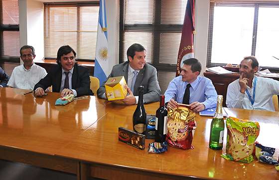El Gobierno firmó el convenio para una canasta navideña inferior a 35 pesos
