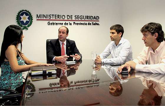Coordinan acciones para la instalación de las cámaras de seguridad en Orán