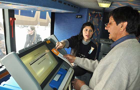 Observadores uruguayos califican positivamente el voto electrónico en Salta