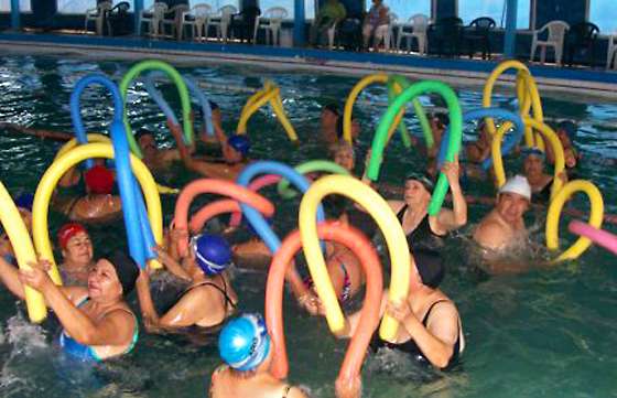 Están abiertas las inscripciones para el programa de natación destinado a la tercera edad
