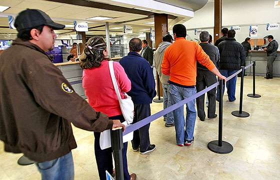 Se deberá priorizar la atención y el tiempo de espera en dependencias públicas y privadas