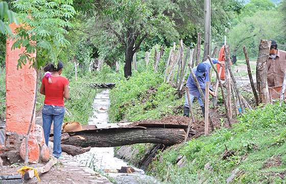 El Gobierno asiste a familias de Coronel Moldes afectadas por las lluvias