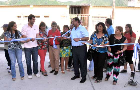 Urtubey inauguró nuevas cuadras de pavimento en el sureste capitalino