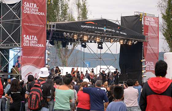 Más de 15.000 personas asistieron al recital del Dakar Argentina 2014