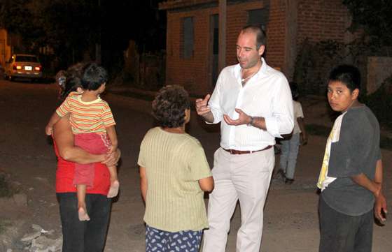 El ministro Cornejo dialogó con vecinos en la zona oeste de la ciudad