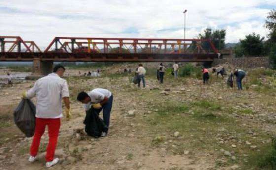 Jóvenes comprometidos concretaron la limpieza del río Vaqueros