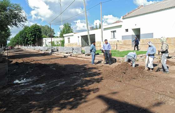 Obras de pavimentación en los municipios El Carril y Coronel Moldes