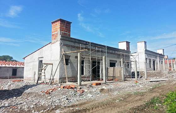 Con una inversión de más de $6 millones se construyen viviendas para 40 familias de Vaqueros