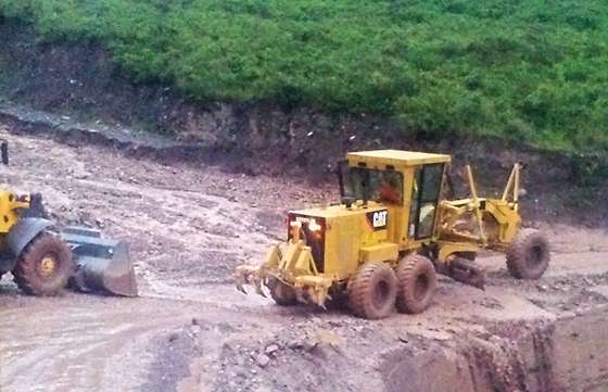 Vialidad intervino en la ruta provincial 33 para despejar el camino