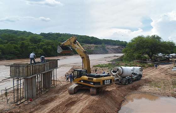 Avanzan las obras del nuevo puente sobre el río Caraparí y  la ruta provincial 54