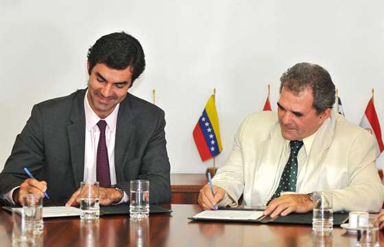La Provincia suscribió un convenio para la prevención de riesgos  laborales de trabajadores del Estado