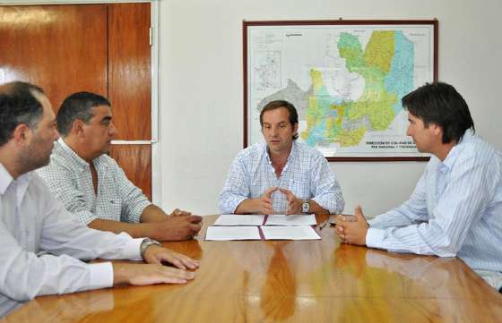 Productores vitivinícolas calchaquíes reciben asistencia económica para la compra de insumos y bienes