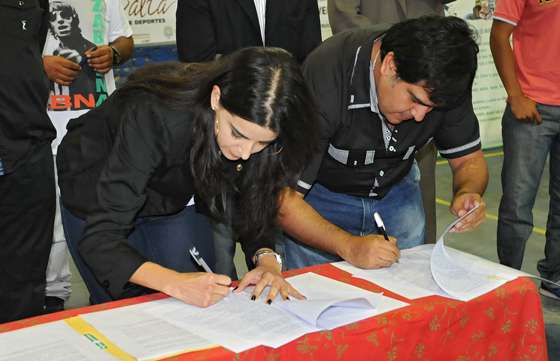 Provincia y la Municipalidad de Salta firmaron convenio con la Federación de Centros Vecinales