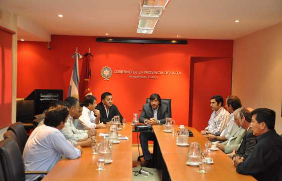 El ministro de Trabajo ratificó a intendentes que no se abrirán las paritarias