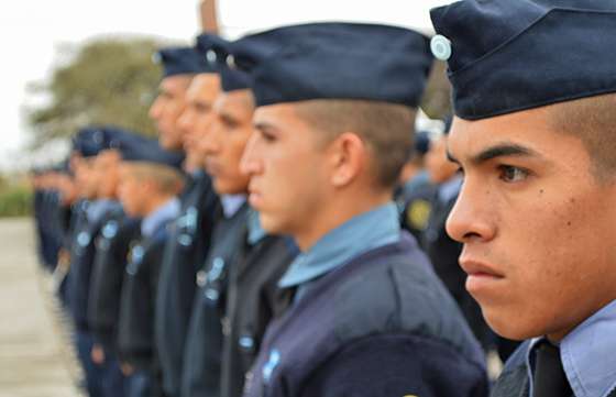 Pago de becas para aspirantes a agentes de la Policía