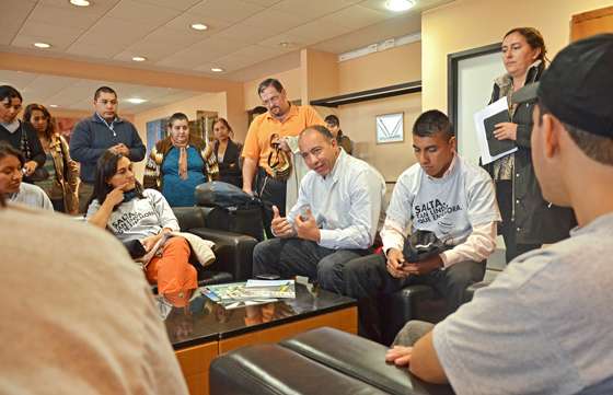 Dib Ashur despidió a estudiantes y docentes de los Institutos de Idiomas que viajaron a Estados Unidos