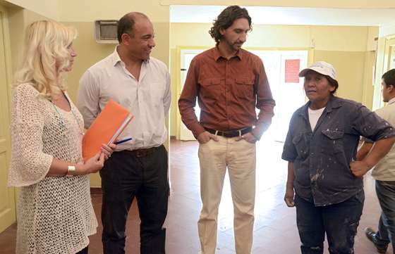 Funcionarios de Educación y Derechos Humanos recorrieron la obra de la Escuela Paula Albarracín