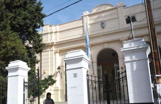 Realizan obras de acondicionamiento en la Escuela Normal de Capital