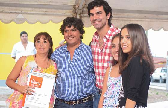 “No vamos a descansar hasta lograr que cada salteño tenga un lugar digno para vivir”, afirmó Urtubey