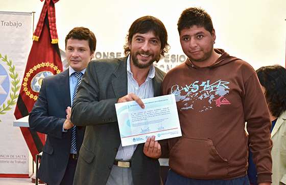 175 jóvenes recibieron sus certificaciones en formación laboral