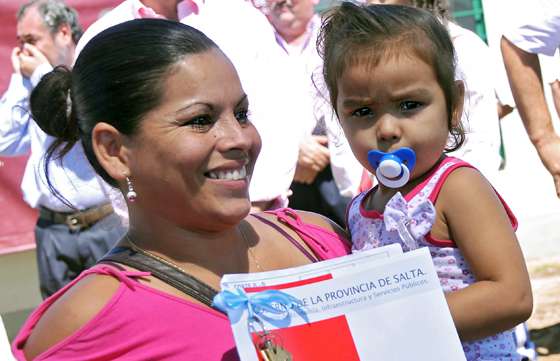 Cien familias de Barrio Norte de Embarcación desde hoy son propietarias de sus viviendas