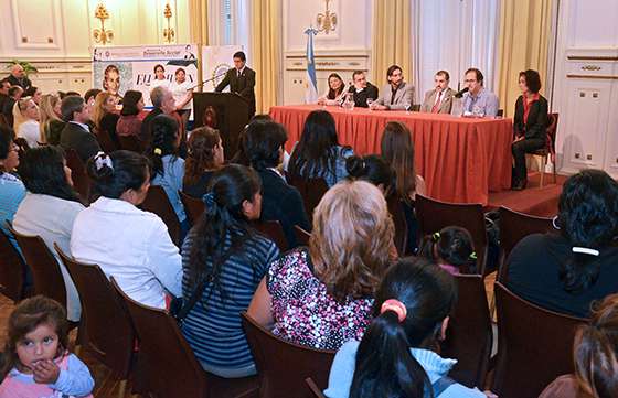 Titulares del programa Ellas Hacen recibieron prótesis dentales