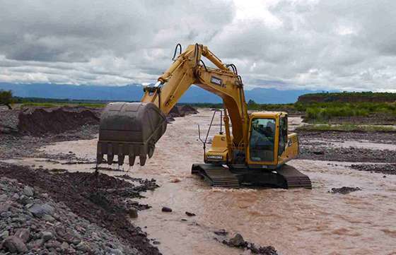 Aguas del Norte ejecuta una importante obra en el río Corralito
