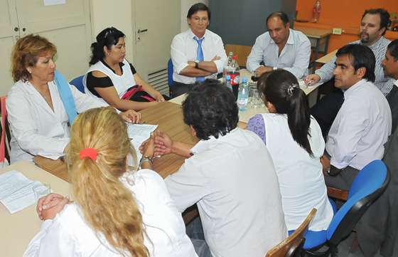 Dib Ashur se reunió con un grupo de docentes