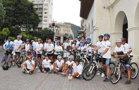 Ciclistas de toda la provincia acompañaron a la organización Cadena de Relevos