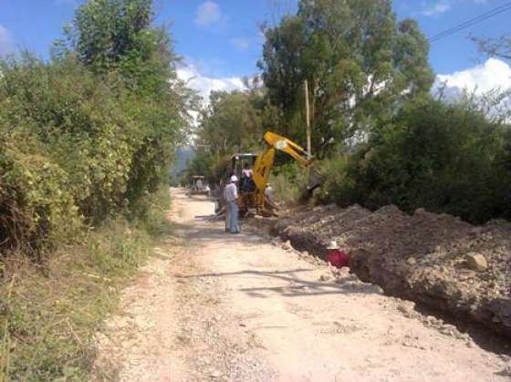 Avanza la instalación de redes de agua en El Encón