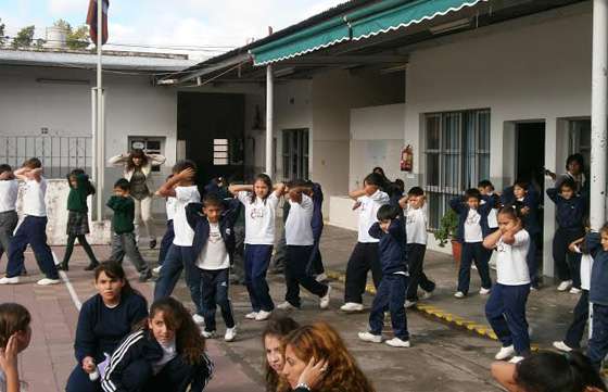 Defensa Civil realizó un simulacro en la escuela parroquial “Milagroso Niño Jesús de Praga”