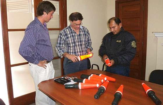 Bastones luminosos para la Dirección de Seguridad Vial
