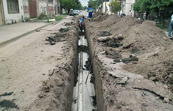 Aguas del Norte renueva redes cloacales en Joaquín V. González