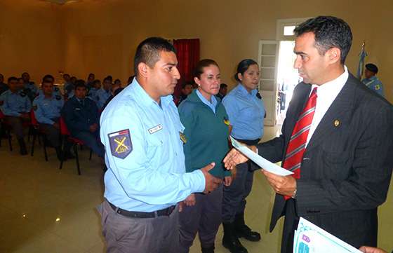 Efectivos penitenciarios se capacitaron en técnicas y procedimientos de requisas