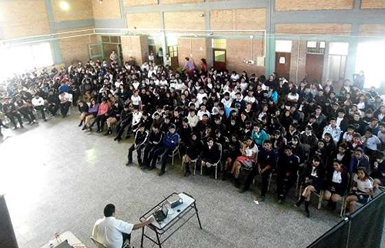 El colegio Secundario de Villa Palacios recibió una charla sobre Seguridad Vial