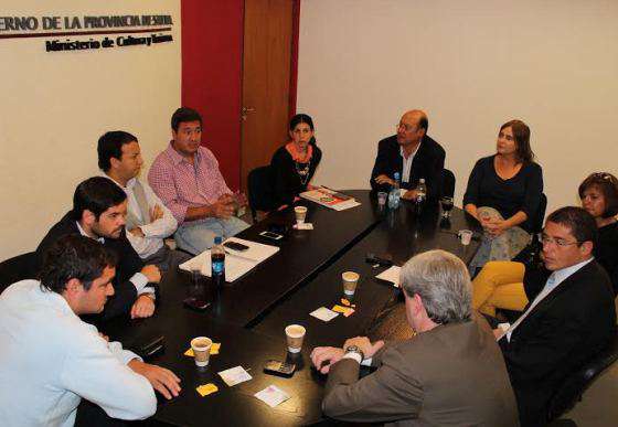 Ovejero interiorizó al sector turístico sobre la situación docente