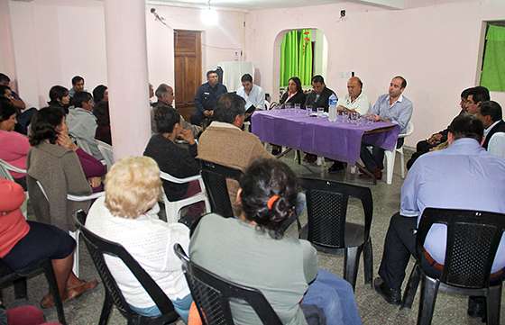 El ministro Cornejo se reunió con vecinos de la localidad de La Isla, Cerrillos