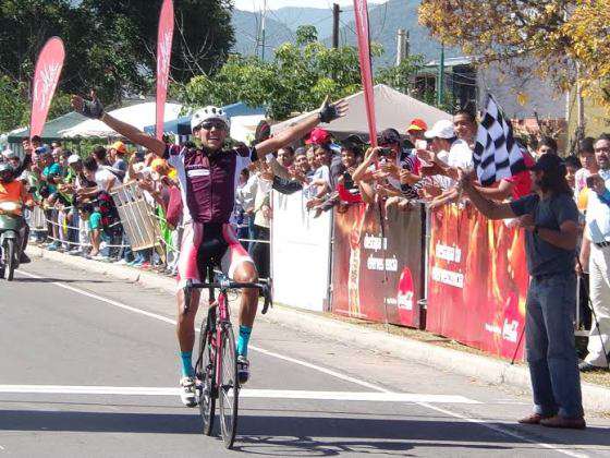 Gastón Javier se consagró campeón argentino de ciclismo en su tierra