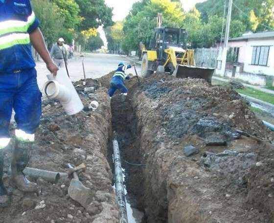 Aguas del Norte renovó la red de cloacas en un barrio de Hipólito Yrigoyen