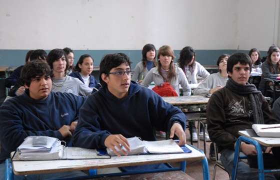 Estudiantes secundarios reciben desde hoy la Copa de Leche