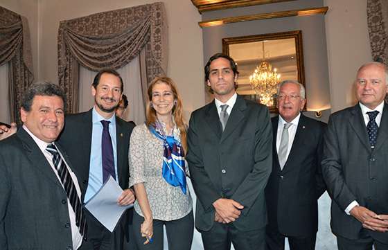El ministro Saravia recibió el certificado del RENPI para el Parque Industrial de Salta