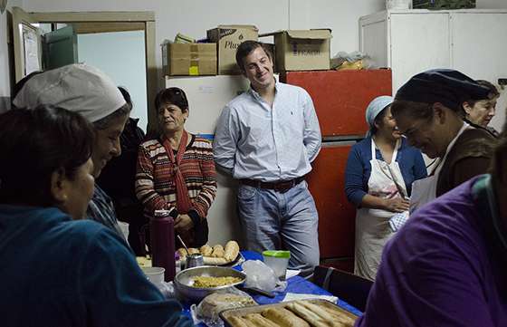 El ministro Sylvester visitó el centro vecinal de villa Luján