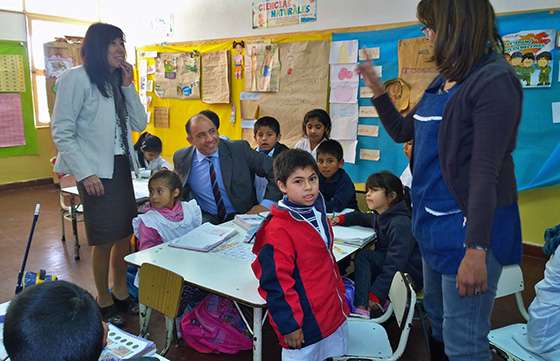 Dib Ashur visitó la escuela Avellaneda de barrio Universitario