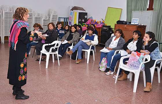 Capacitan sobre la implementación de la Educación Sexual Integral en escuelas primarias
