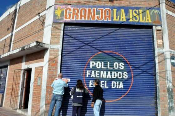 Clausuran planta y boca de expendio de una granja avícola por no registrar trabajadores
