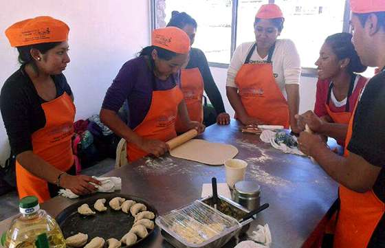 Articulan acciones para la inserción laboral de futuros egresados cafayateños en gastronomía