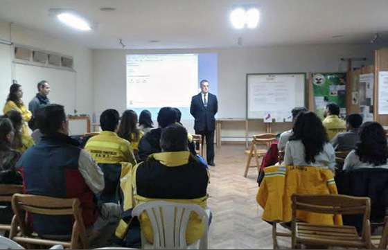 Personal de Defensa Civil participa en Esquel de una capacitación sobre incendios