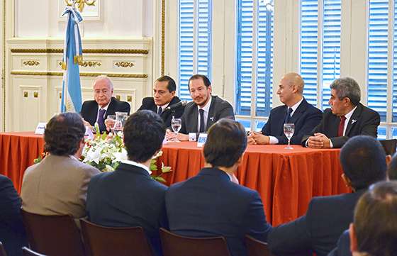 Debaten en Salta acerca de políticas energéticas renovables