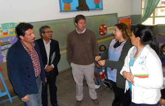 Funcionarios de Economía relevan escuelas y playones de Manantial Sur y Juan Calchaqui