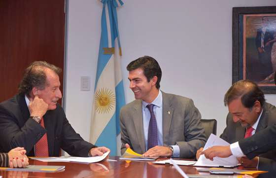 Se firmó un convenio para la recuperación y puesta en valor de la plaza 9 de Julio
